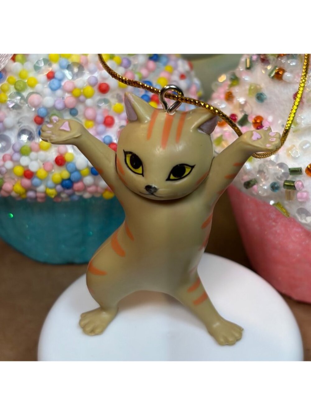 Stretching Cat Figurine Christmas Tree Ornament Beige With Orange Stripes Sf - Picture 3 of 10